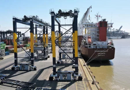 Port of Felixstowe takes delivery of 6 new electric rubber-tyred gantry cranes